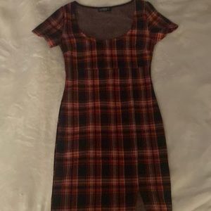 Summer dress, size large, tight fitting, and the brand is Liz & Sara